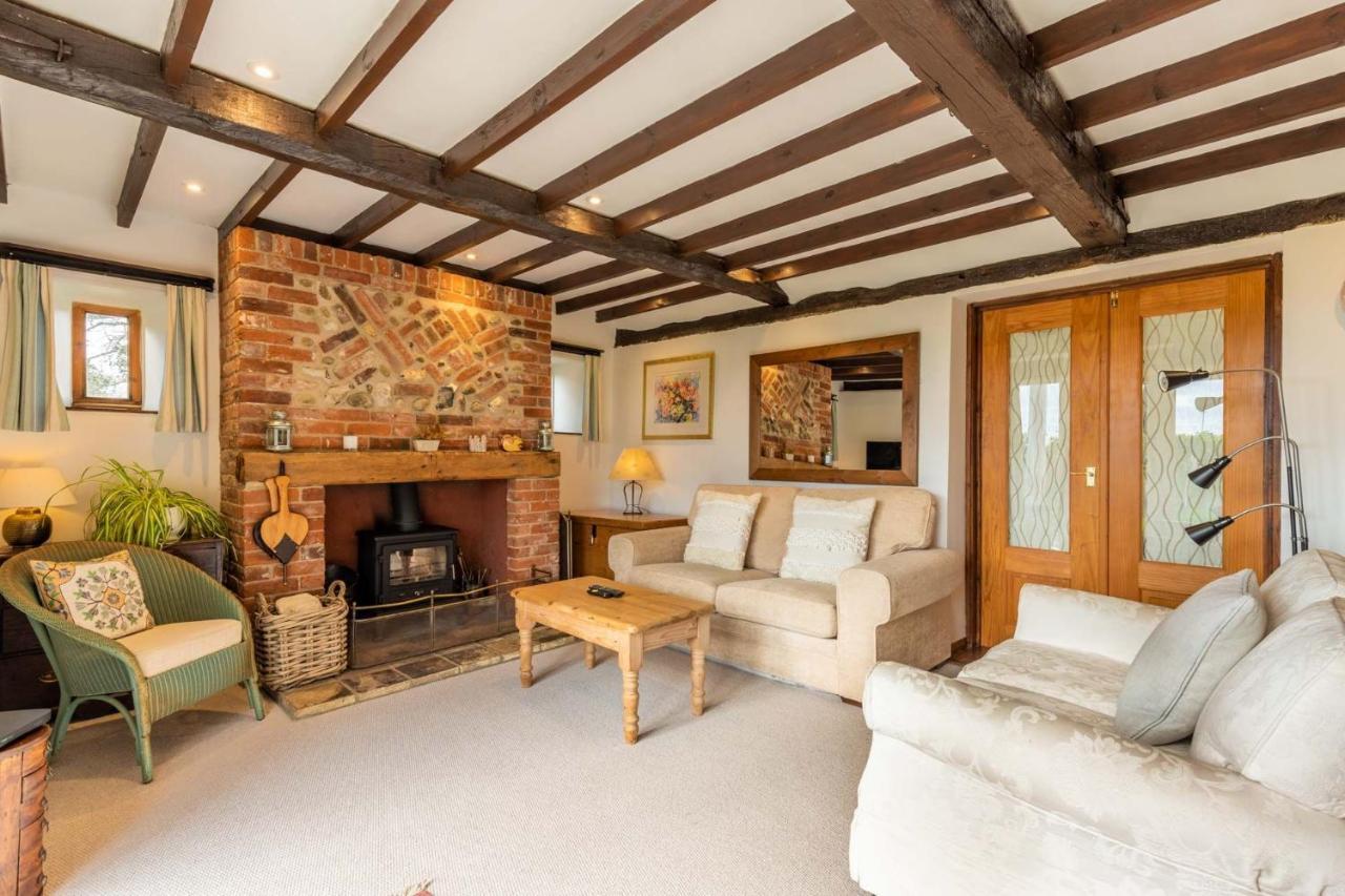 Burgh and Tuttington Host & Stay - Woodfalls Barn מראה חיצוני תמונה