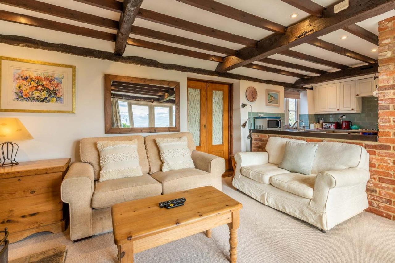 Burgh and Tuttington Host & Stay - Woodfalls Barn מראה חיצוני תמונה