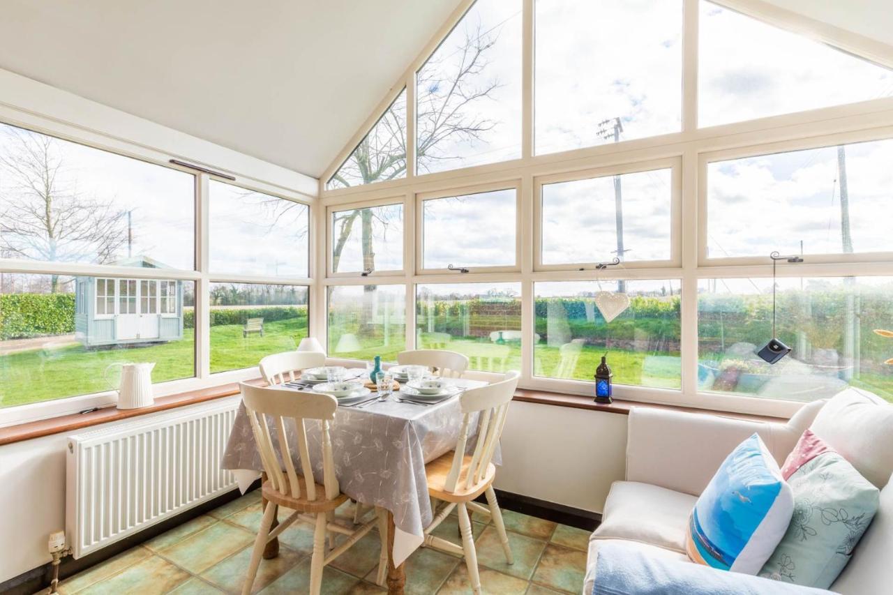 Burgh and Tuttington Host & Stay - Woodfalls Barn מראה חיצוני תמונה