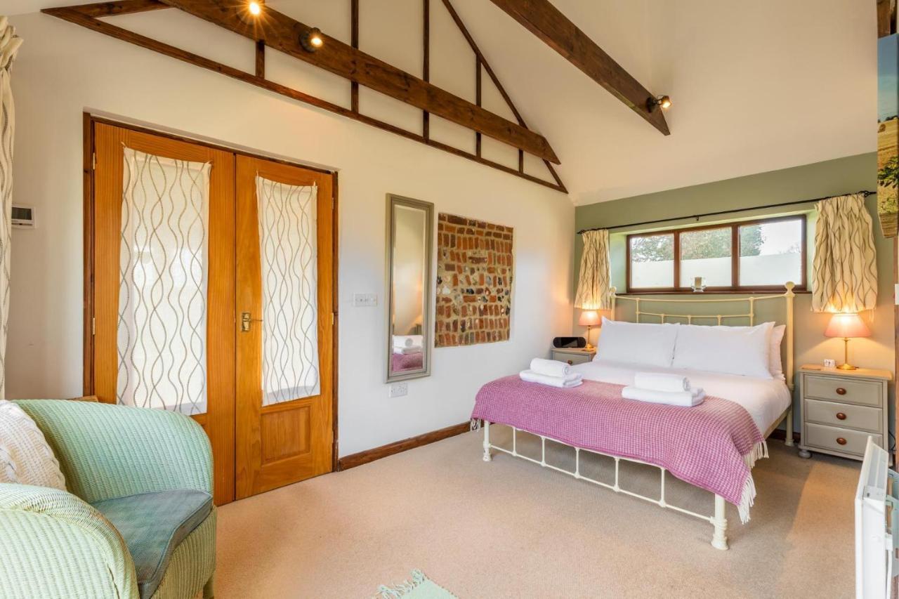 Burgh and Tuttington Host & Stay - Woodfalls Barn מראה חיצוני תמונה