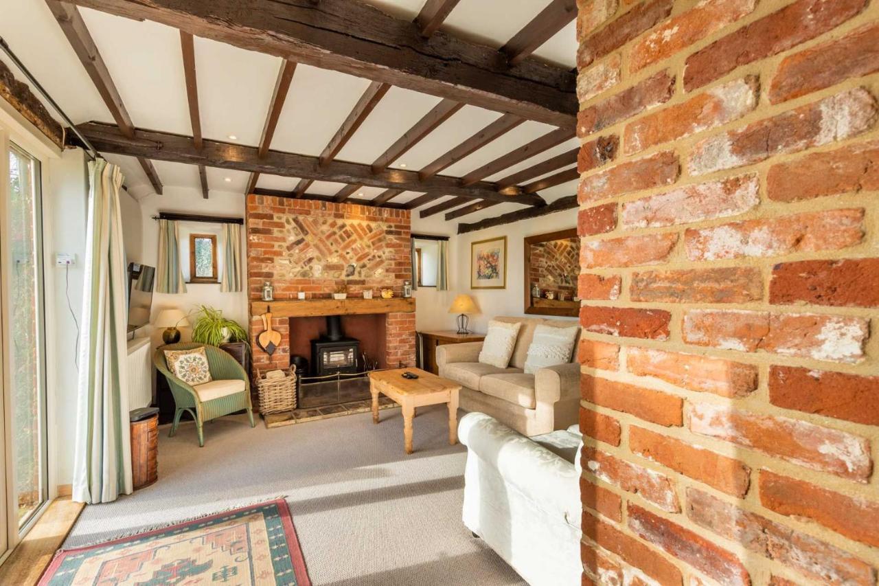 Burgh and Tuttington Host & Stay - Woodfalls Barn מראה חיצוני תמונה
