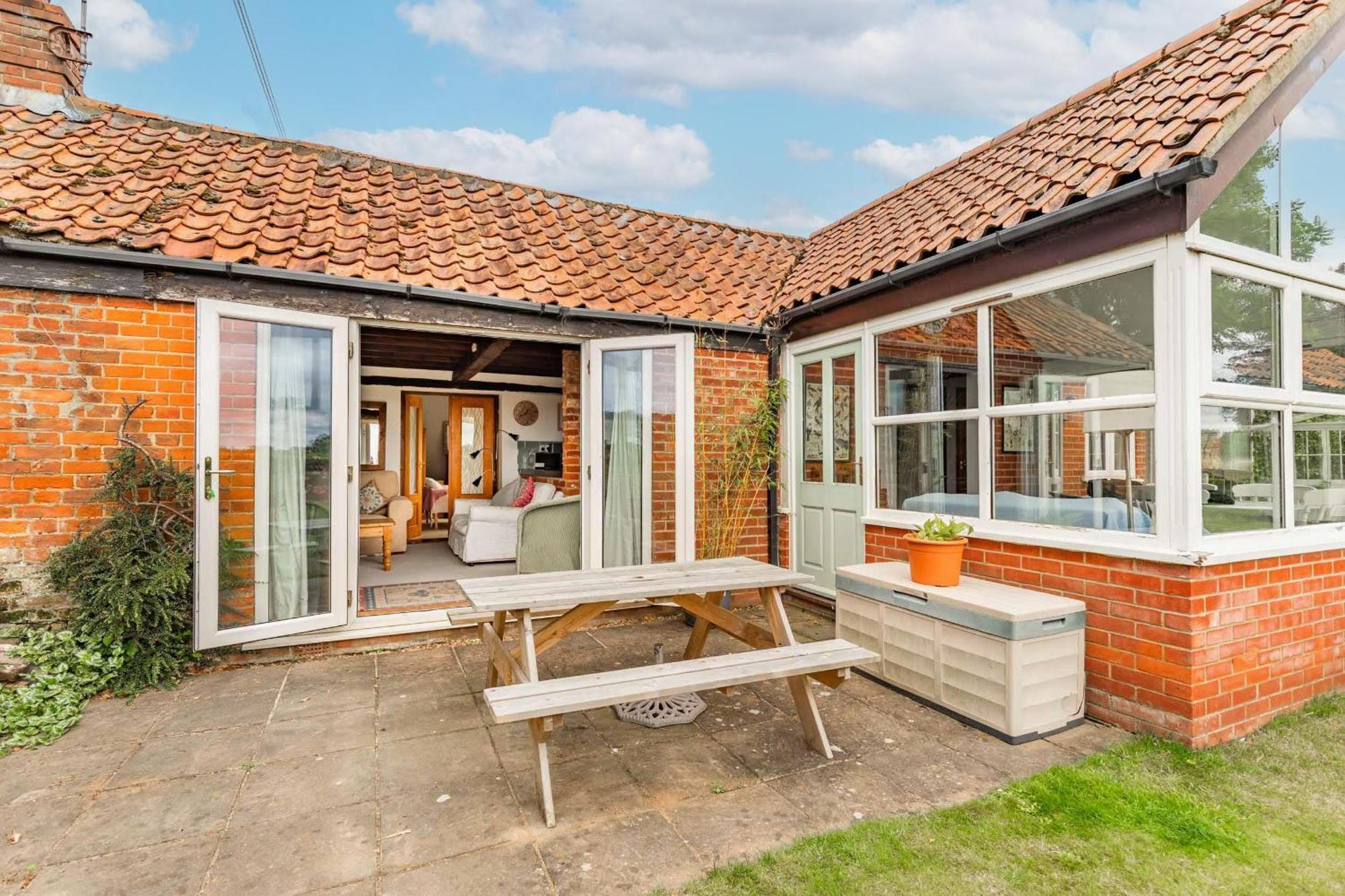 Burgh and Tuttington Host & Stay - Woodfalls Barn מראה חיצוני תמונה
