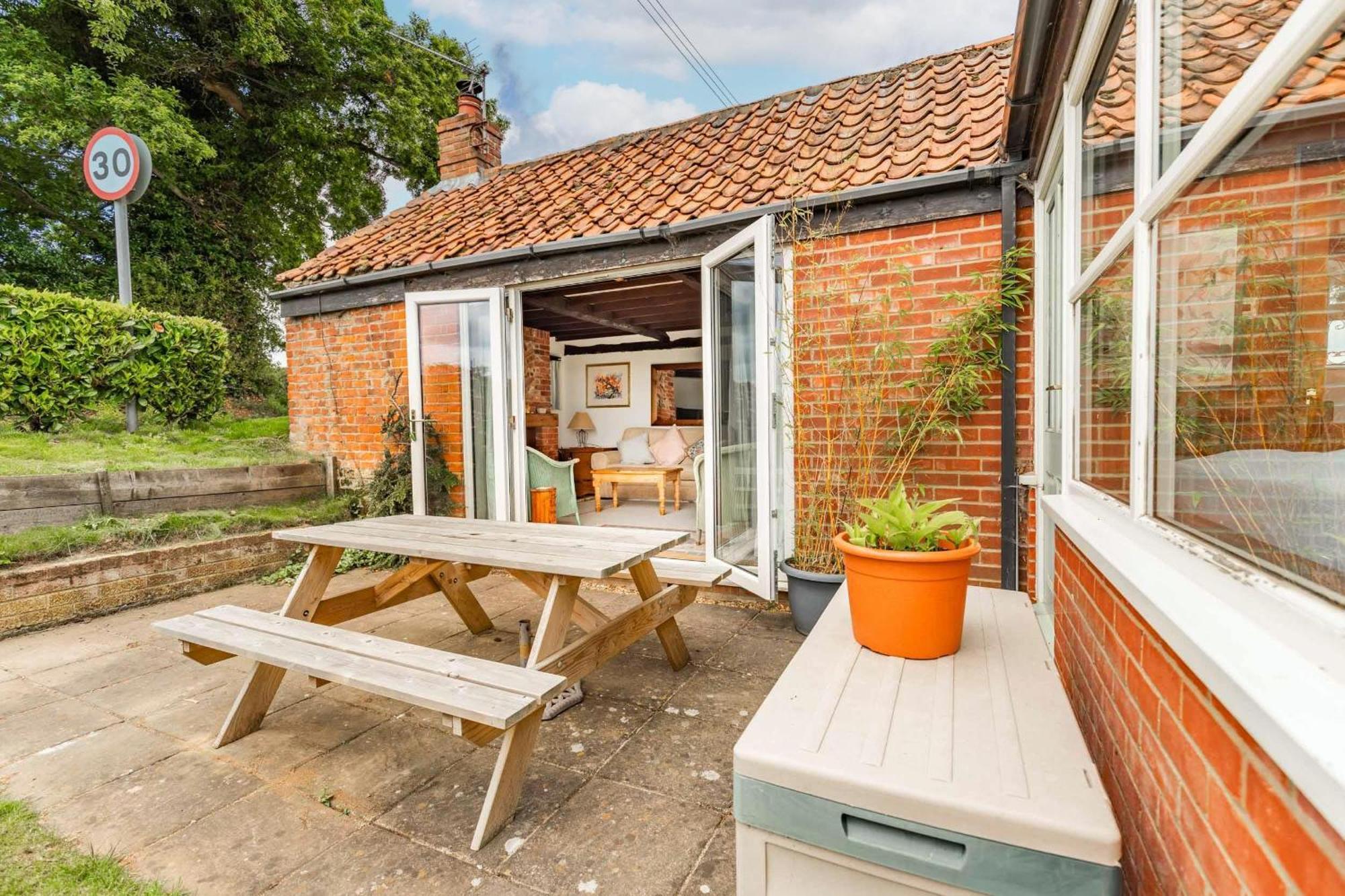 Burgh and Tuttington Host & Stay - Woodfalls Barn מראה חיצוני תמונה